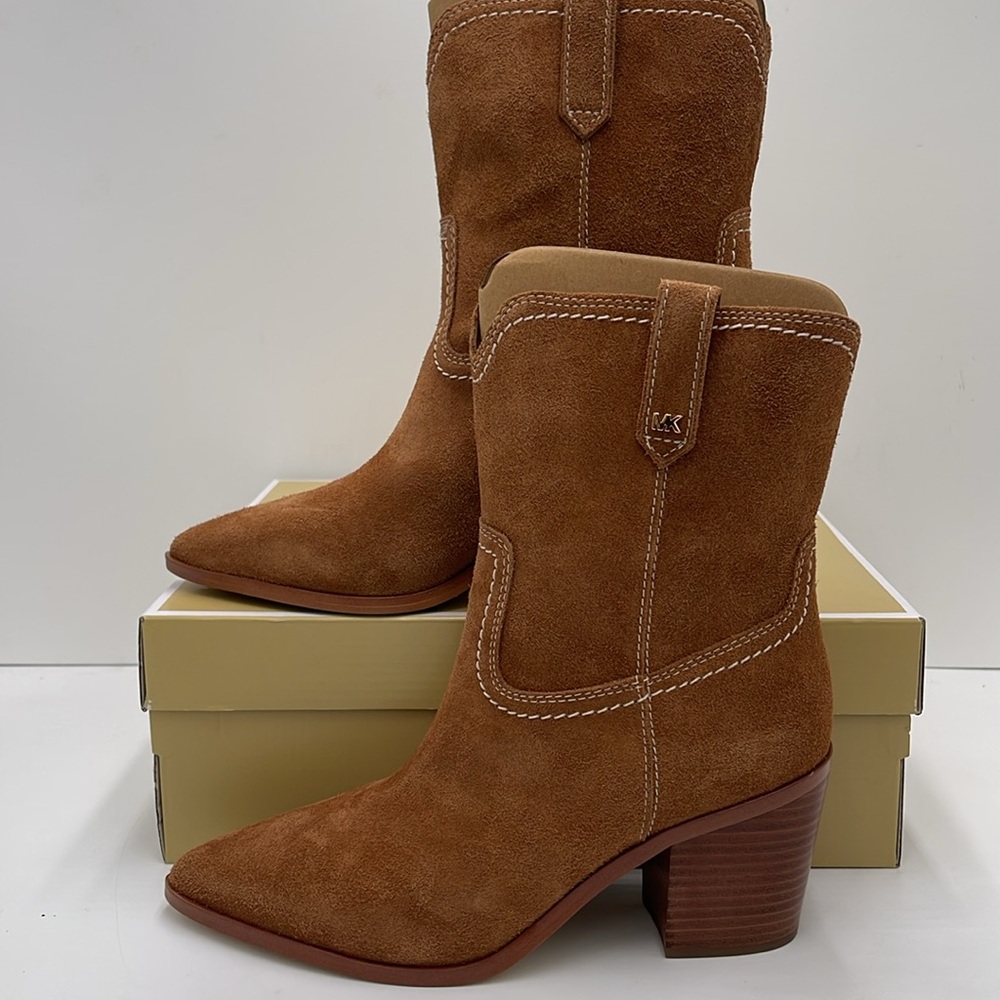 Michael Kors WAVERLY HEELED BOOTIE JUNGLE SUEDE
49F4WVME6S
LUGGAGE
